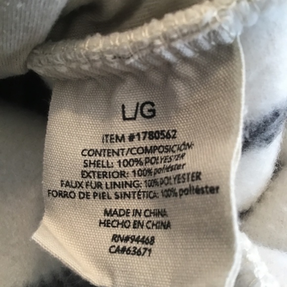 Sage Collective Women's Cream Sherpa And Plaid Reversible Vest - Picture 4 of 4